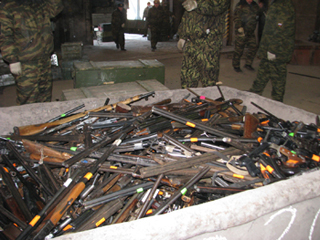 Полицейские Хакасии сожгли более 500 единиц боевого арсенала